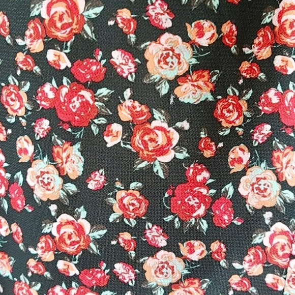 Love on a Hanger Floral Blazer!! - Picture 3 of 3